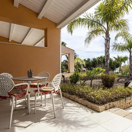 Hotel apartamentowy Small Luxury Pool And Sea View - Stella Del Mare